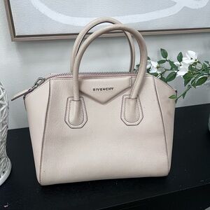 Givenchy Antigona Satchel Medium in Light Pink